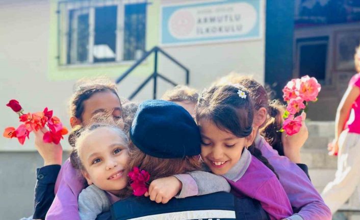 Jandarma kız çocuklarını unutmadı