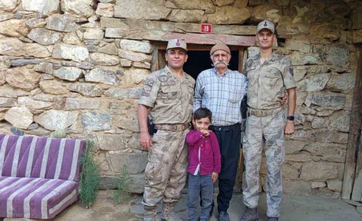 Jandarma, Yaşlılar Gününde köylerdeki büyükleri unutmadı