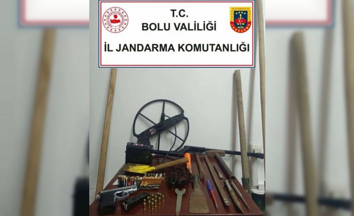 Jandarmadan define avcılarına suçüstü: 4 gözaltı
