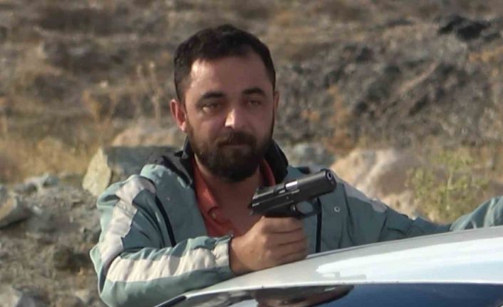 Jandarmanın 7 saat süren ikna çabası arkadaşının müdahalesiyle son buldu