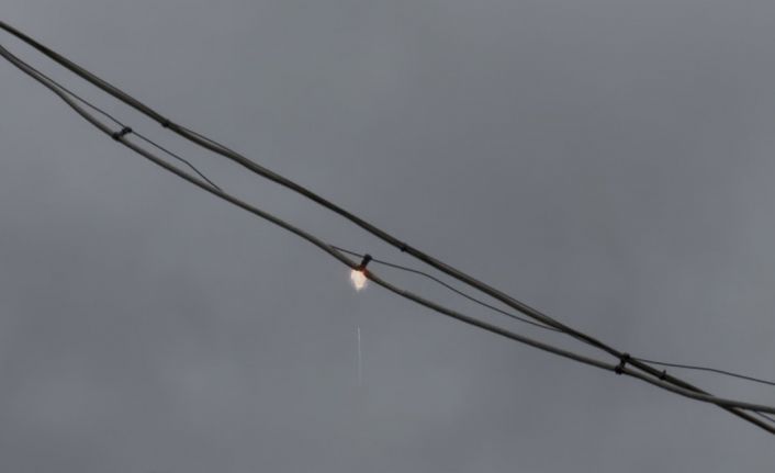 Kablolardan çıkan kıvılcım itfaiye ekiplerini harekete geçirdi