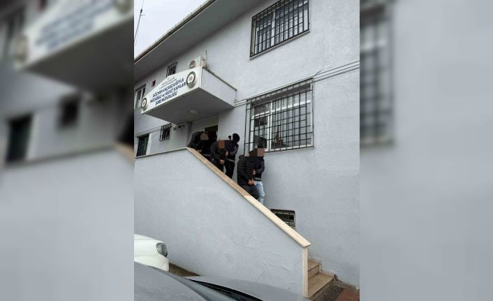 Kaçak göçmenleri taşıyan organizatörler yakalandı: 3 tutuklama