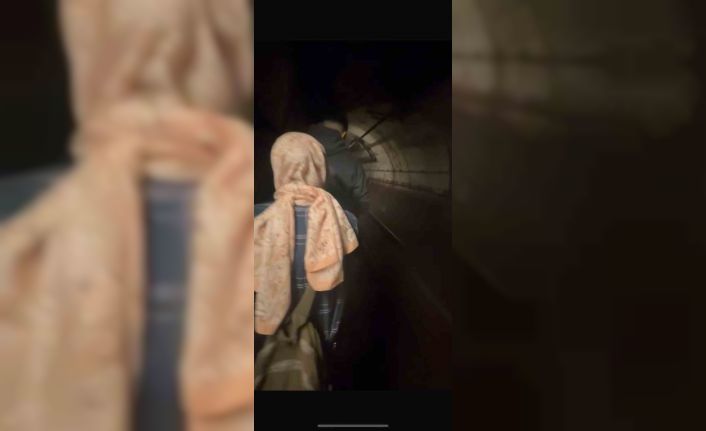 Kadıköy metrosunda intihar girişimi: Vatandaşlar raylarda yürüdü