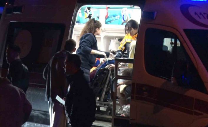 Kadıköy’de 5 katlı binada korkutan yangın: 20 kişi dumandan etkilendi