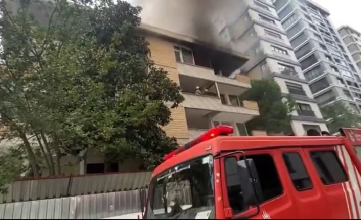 Kadıköy’de metruk binada çıkan yangın paniğe neden oldu
