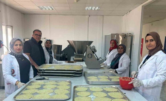 Kadınlar hem kültürlerini yaşatıyor hem de aile ekonomisine katkı sağlıyor