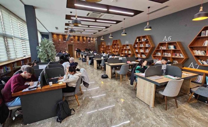 Kağıthane Belediyesi’nden üniversite öğrencilerine eğitim desteği