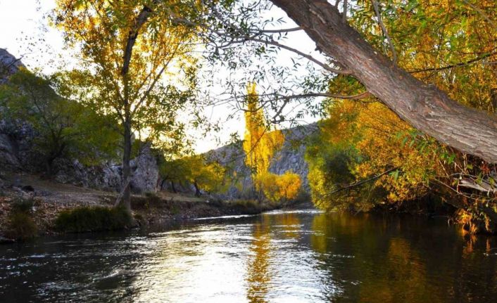 Kahramanmaraş’ta kartpostallık sohbahar manzarası
