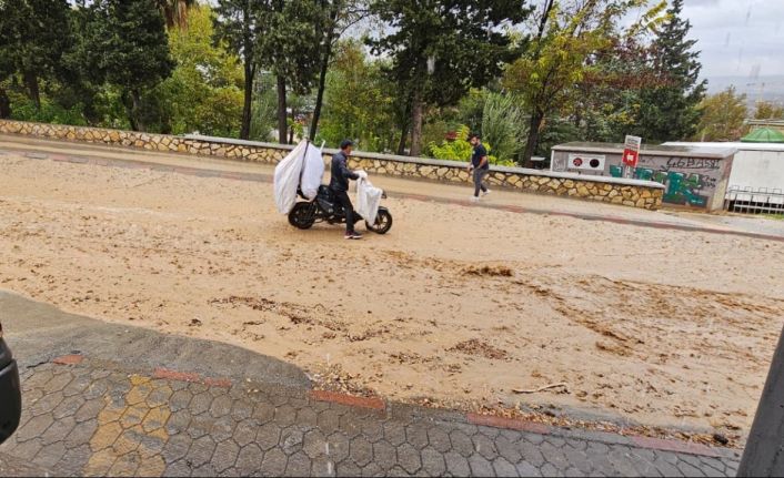 Kahramanmaraş’ta sağanak etkili oldu, su taşkınları yaşandı