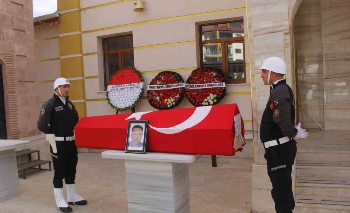 Kansere yenik düşen polis memuru, Sivas’ta toprağa verildi