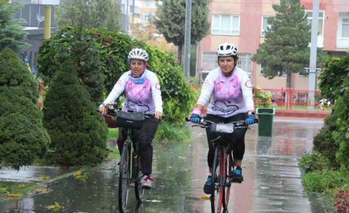 Kanseri yenen kadınlar mutluluk turuna çıktı: "Moralin bu hastalığı yenmek için ne kadar etkili olduğunu anlatıyoruz"