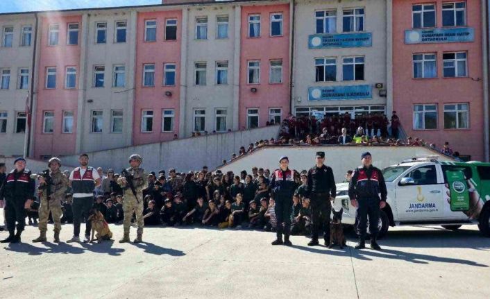 Karabük Jandarmasından öğrencilere hayvan sevgisi eğitimi