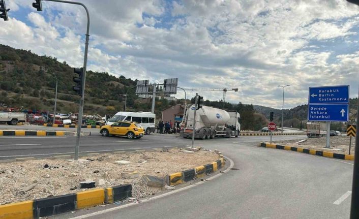 Karabük’te tır ile minibüs çarpıştı: 9 öğrenci yaralandı