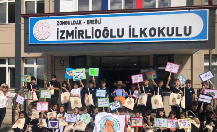 Karadeniz Ereğli’de minik okurlardan "Heybemde Kitap Var" projesi
