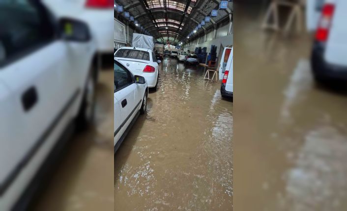 Karadeniz Ereğli’de sağanak ve dolu, hayatı felç etti