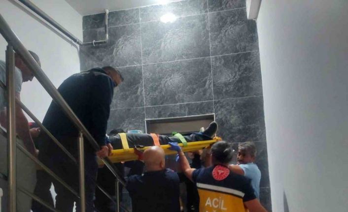 Karaman’da bir kat aşağıya düşen asansördeki şahıs yaralandı