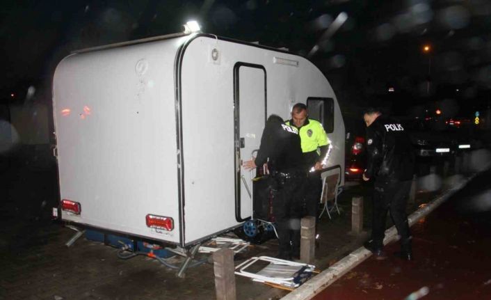 Karavanda kalan yaşlı adamdan haber alınamıyor