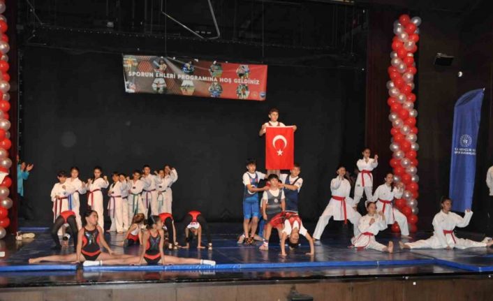 Kars’ta sporun enleri ödüllendirildi