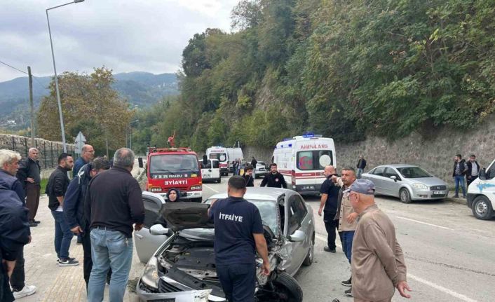 Kastamonu’da iki otomobil çarpıştı: 4 yaralı