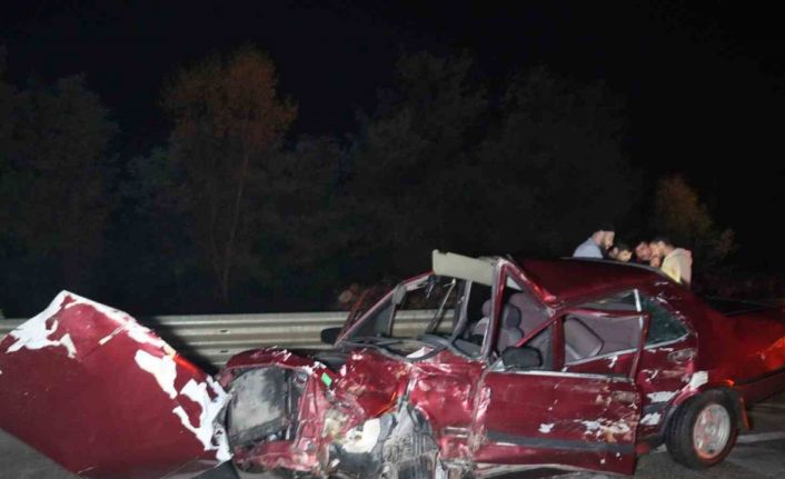 Kastamonu’da zincirleme trafik kazasında Tofaş hurda yığınına döndü