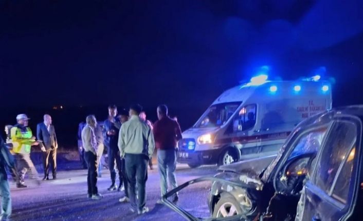 Kavşakta meydana gelen trafik kazasında 4 kişi yaralandı