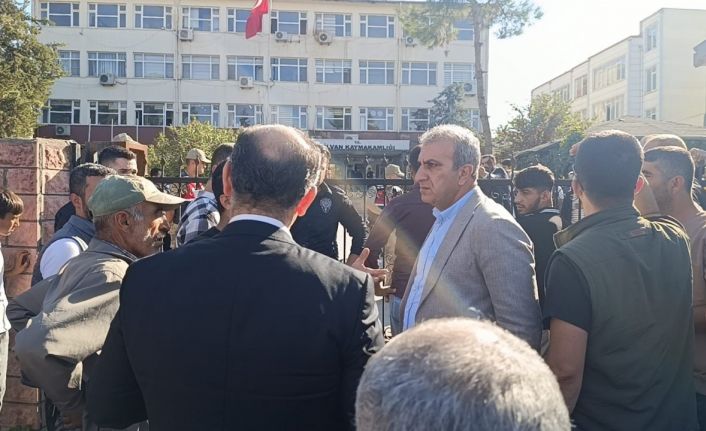 Kaymakamlık önünde cenaze eylemi