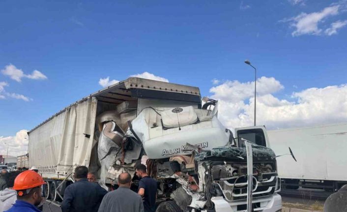 Kayseri’de 3 araçlı zincirleme kaza: 3 yaralı