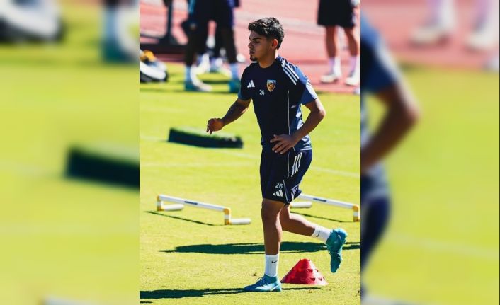 Kayserispor’un genç oyuncusu Burak Erkan A takıma yükseldi