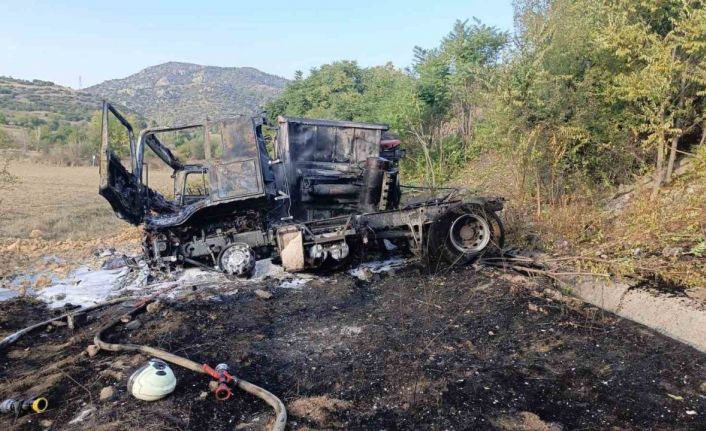 Kaza yapan tır yanarak kül oldu