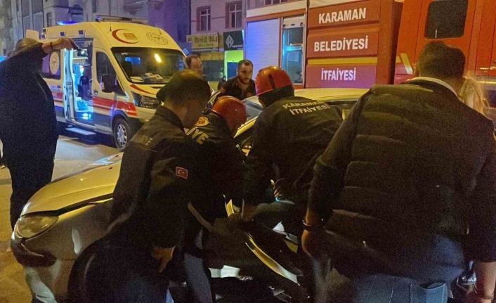 Kazada sonrası araçta sıkışan sürücüyü itfaiye kurtardı