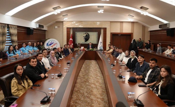 KBÜ Rektörü Prof. Dr. Kırışık, TEKNOFEST şampiyonlarını ödüllendirdi