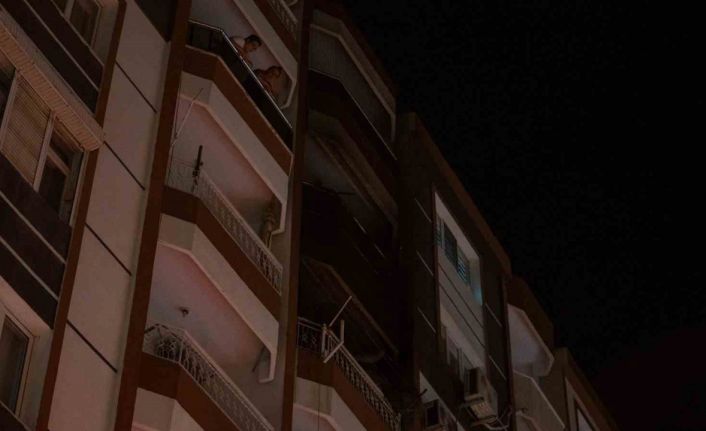 Kendisinden şikayetçi olan eşine kızıp evi ateşe verdi