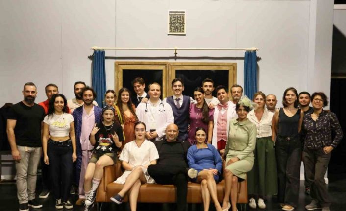 Kepez Kent Tiyatrosu’ndan kahkaha dolu bir oyun: "Kaç Baba Kaç"