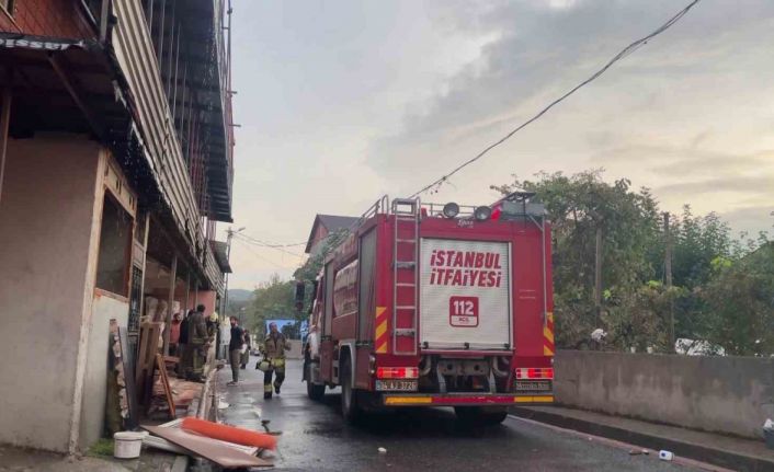Kereste atölyesinde çıkan yangın korkuttu: O anlar kamerada