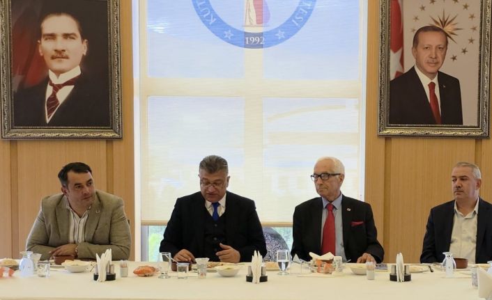 ’Kıdemli gazeteciler’ Rektör Kızıltoprak ile DPÜ’de buluştu