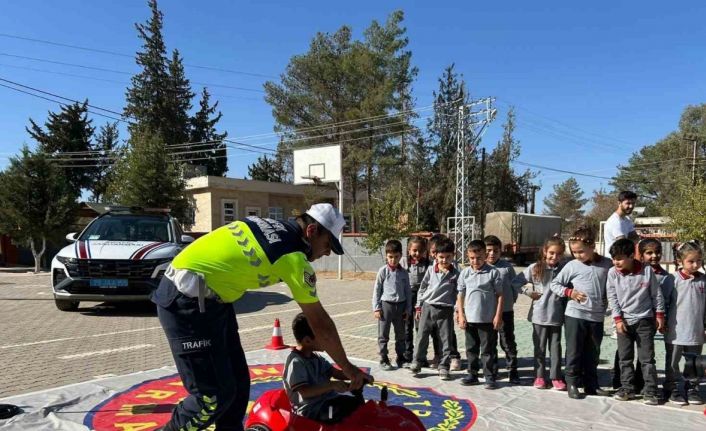 Kilis’te ilkokul öğrencilerine mobil trafik aracıyla eğitim verildi