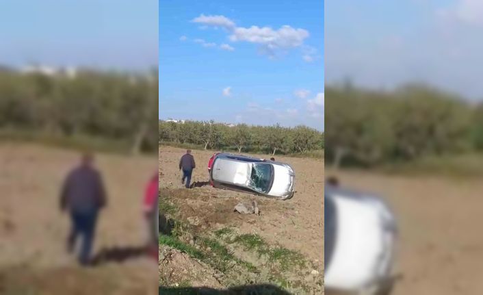 Kırıkhan’da otomobil tarlaya uçtu