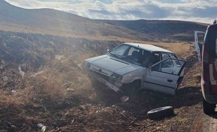 Kırıkkale’de otomobil şarampole devrildi: 2 yaralı