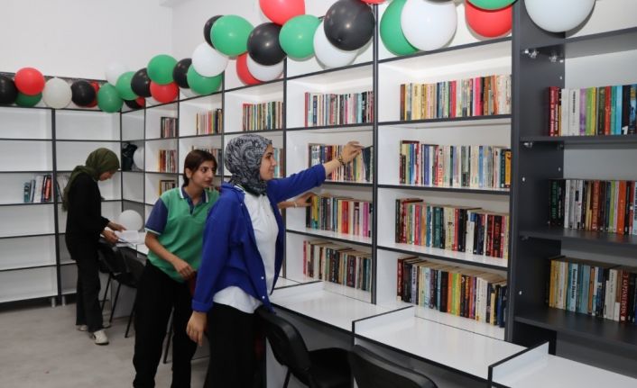 Kitap aşkıyla yola çıktılar, kütüphane kurdular