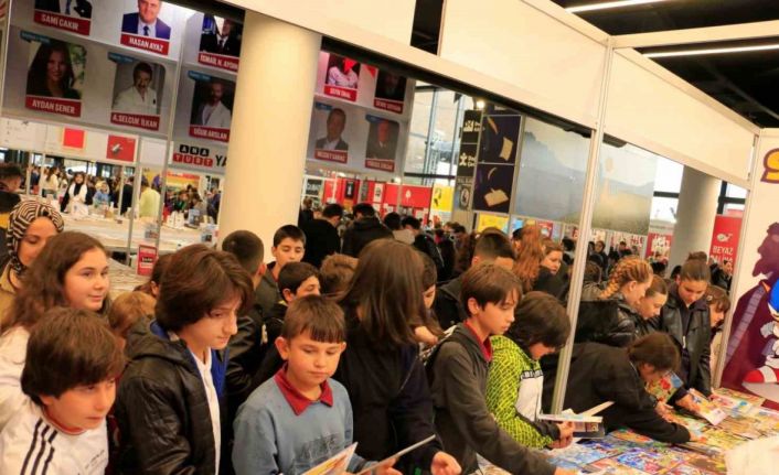 Kitap fuarında çocukların çizgi roman sevgisi