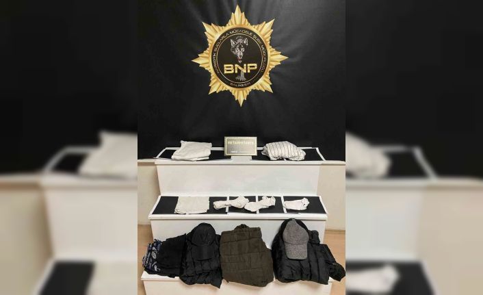 Kıyafete emdirilen uyuşturucu polislerin dikkati sayesinde yakalandı