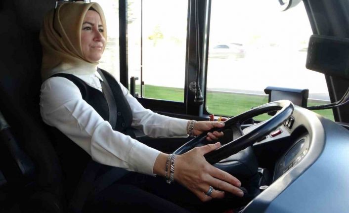 "Kızlardan şoför olmaz" dediler şimdi trambüsle yolların tozunu alıyor