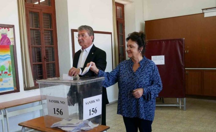 KKTC Başbakanı Üstel, oy kullandı