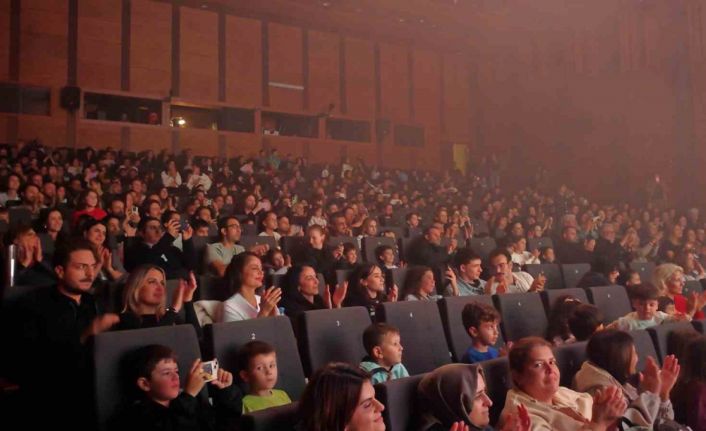 Kocaeli’de perdeler çocuklar için açıldı