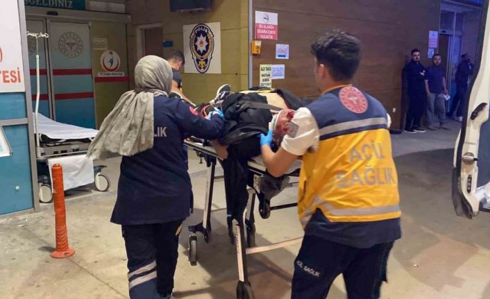 Kontrolden çıkan motosiklet kaldırma çarptı : 1 ağır yaralı