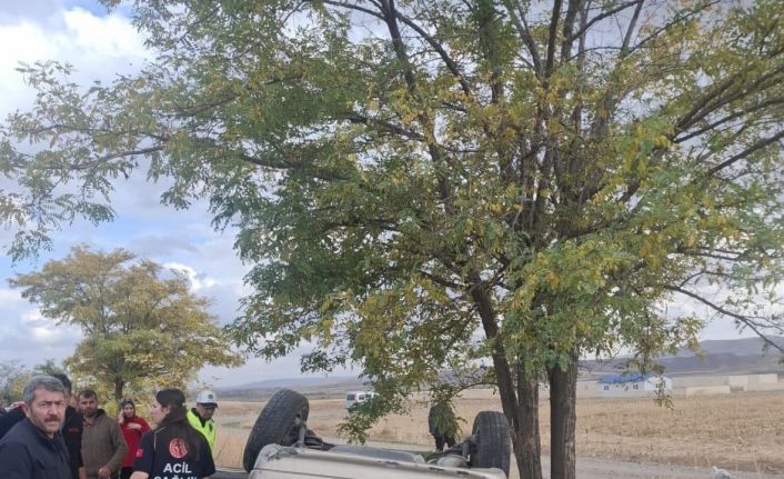 Kontrolden çıkan otomobil devrildi: 1 ölü, 1 yaralı