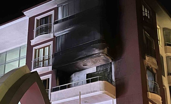 Konya’da apartmandan alevler yükseldi