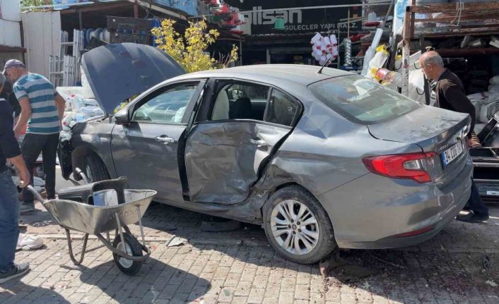 Konya’da kontrolden çıkan otomobil yayalara çarptı: 3 yaralı