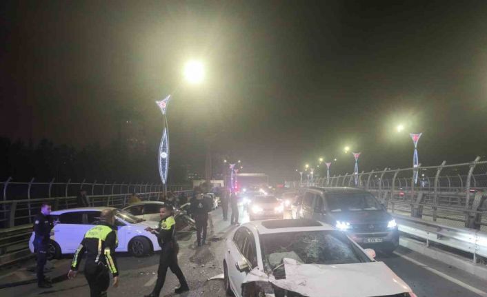 Köprü üzerinde zincirleme kaza: 4 yaralı