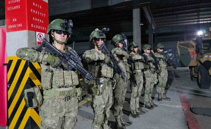 Kosova’da Türk askerlerinin zeybekli cumhuriyet coşkusu